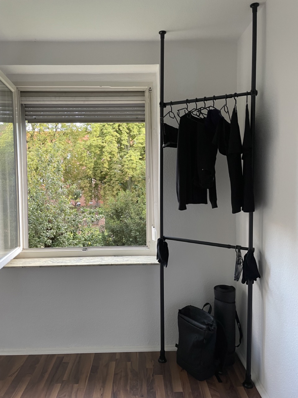 Garderobe ohne Möbel von einem extremen Minimalisten - Alexander Fufaev