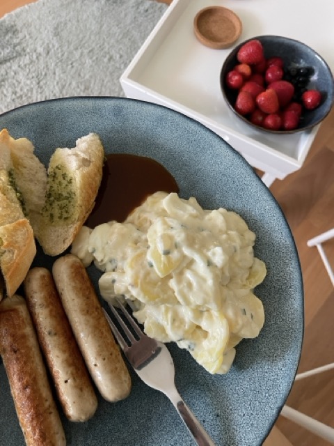 Vegane Bratwürstchen mit Kartoffelsalat